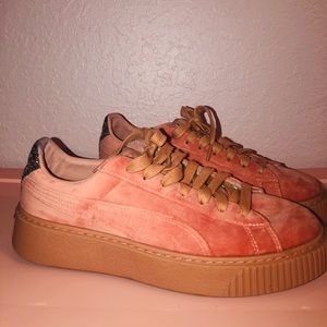 Pumas Womens Shoes